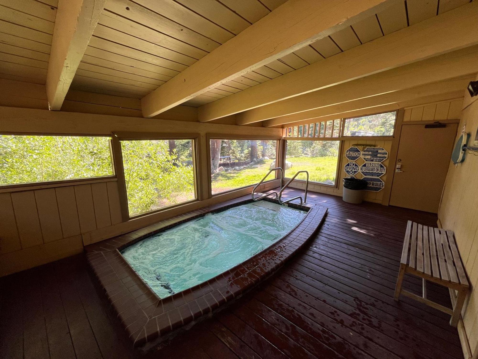 Tastefully Remodeled Condo At Mammoth Ski & Racquet Club, Hot Tub, Garage, 10 Min Walk To Ski Lifts Mammoth Lakes Eksteriør billede