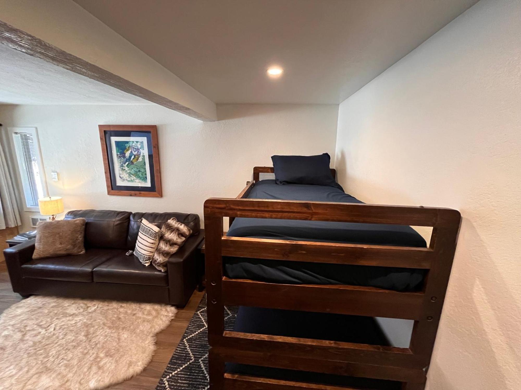 Tastefully Remodeled Condo At Mammoth Ski & Racquet Club, Hot Tub, Garage, 10 Min Walk To Ski Lifts Mammoth Lakes Eksteriør billede