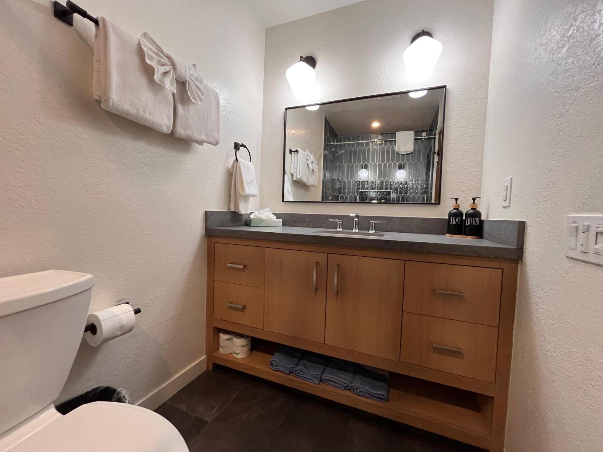 Tastefully Remodeled Condo At Mammoth Ski & Racquet Club, Hot Tub, Garage, 10 Min Walk To Ski Lifts Mammoth Lakes Eksteriør billede